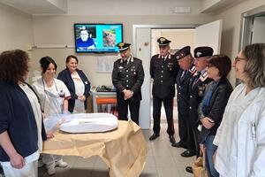 L’Associazione Nazionale Carabinieri della Mediavalle dona una bilancia pesa neonati alla Pediatra di Barga