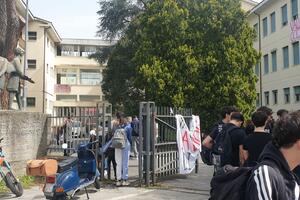 Lega Spi Cgil di Lucca e Pescaglia, solidarietà agli studenti del Liceo Vallisneri
