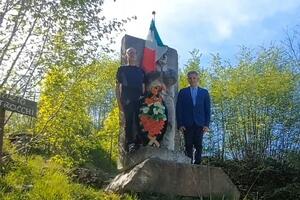 Vagli ricorda Fabrizio Quattrocchi a vent’anni dalla morte: solenne cerimonia alla statua nel parco “Dell’onore e del disonore”