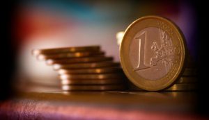 Monete da 1 euro - foto Pexels - LaGazzettadelSerchio.it