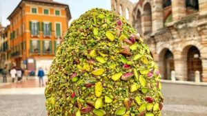 Uovo di cioccolato al pistacchio
