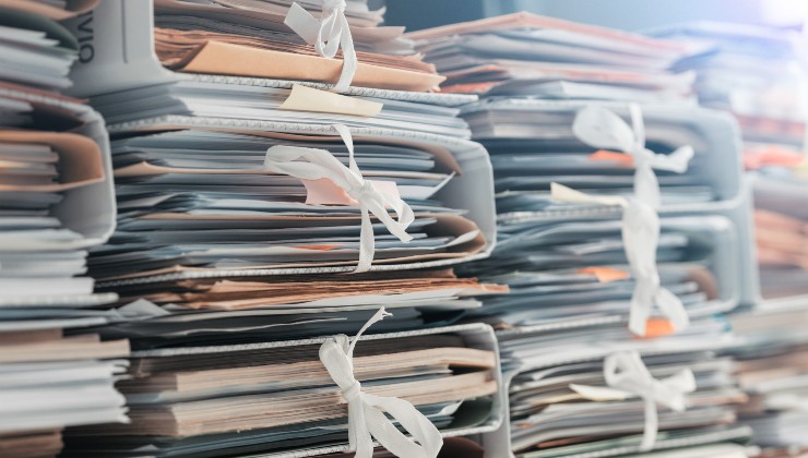 Faldoni in un archivio