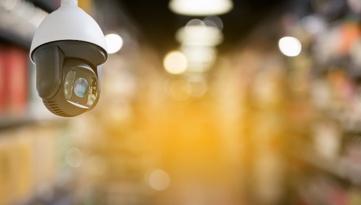 Telecamera antifurto al supermercato