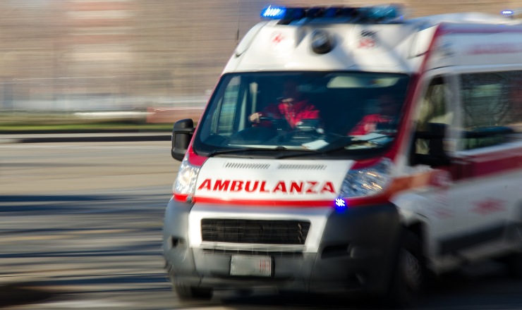 Ambulanza per strada