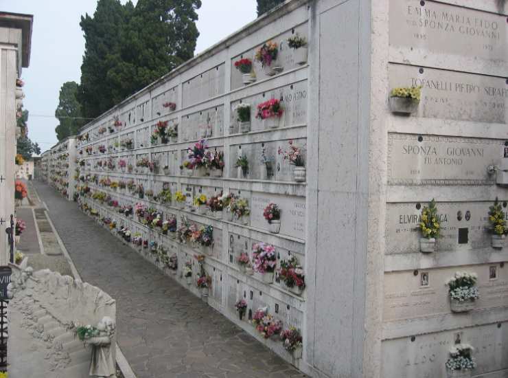 Nuovo divieto nei cimiteri italiani