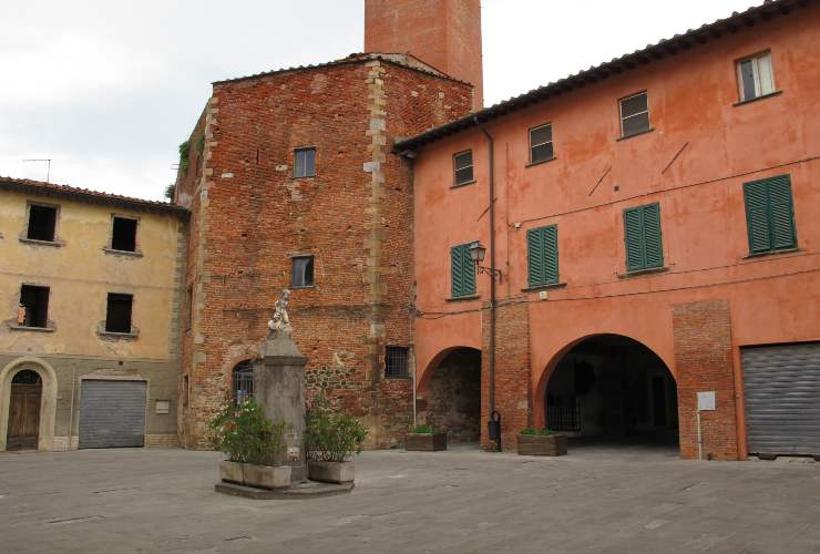 Bientina, porta_fiorentina - foto wikimedia commons - lagazzettadelserchio.it