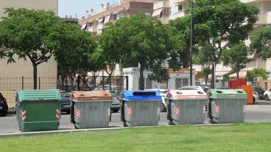 Cassonetti per la raccolta differenziata)