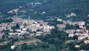 Castel del Piano veduta - foto wikimedia commons - lagazzettadelserchio.it