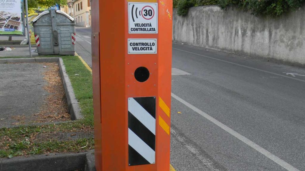Il caos dell'autovelox senza omologazione