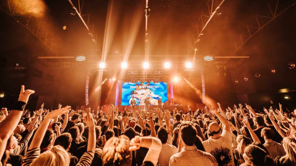 Pubblico e palco Mai Dire Goku