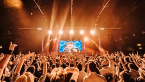 Pubblico e palco Mai Dire Goku