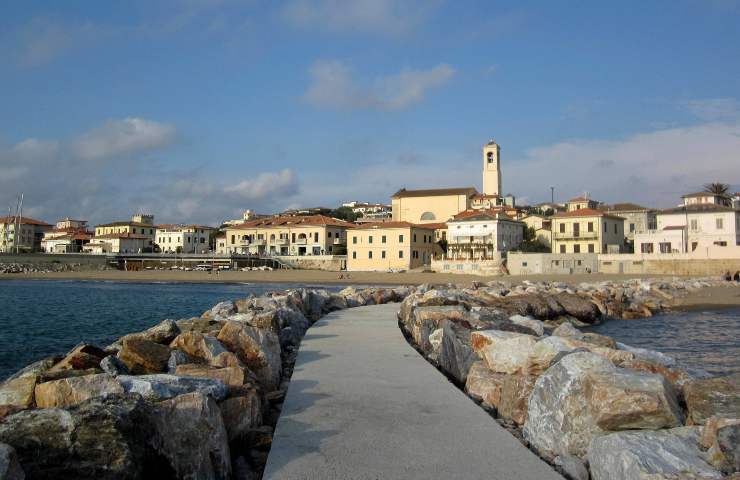 San Vincenzo in provincia di Livorno - foto wikimedia commons - lagazzettadelserchio.it