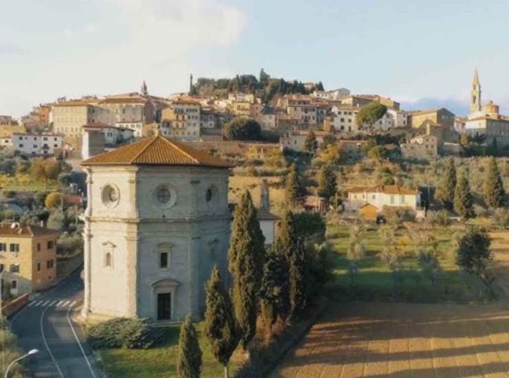ll Paese con mogli bellissime