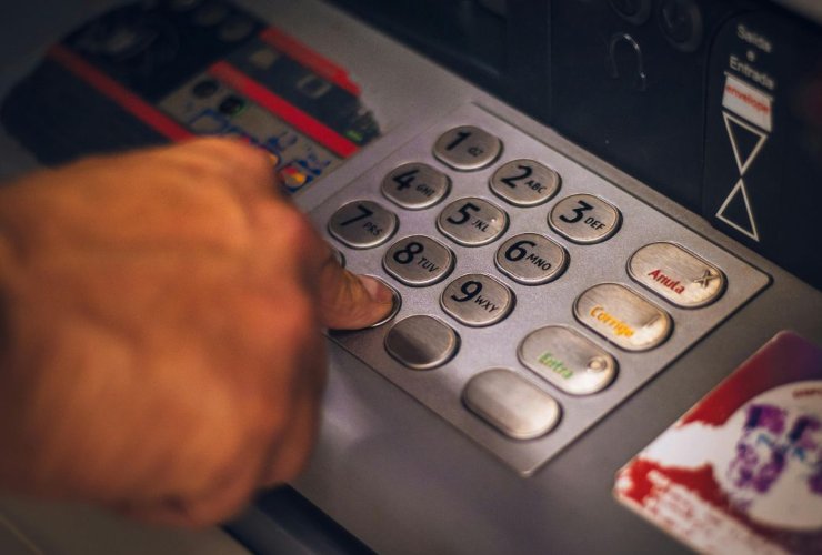 Cosa non fare al bancomat