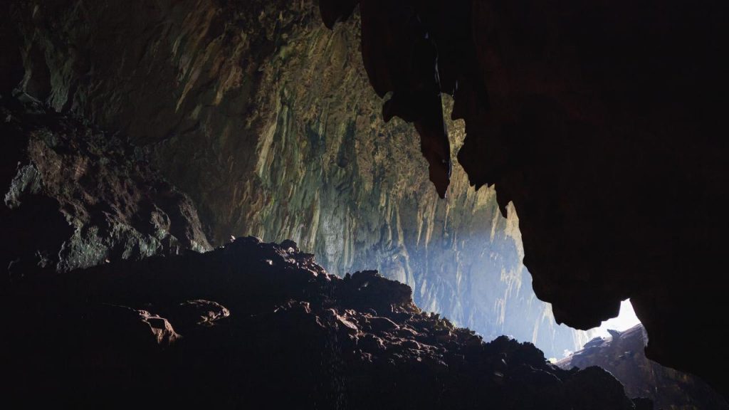 Interno di una grotta carsica