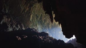 Interno di una grotta carsica