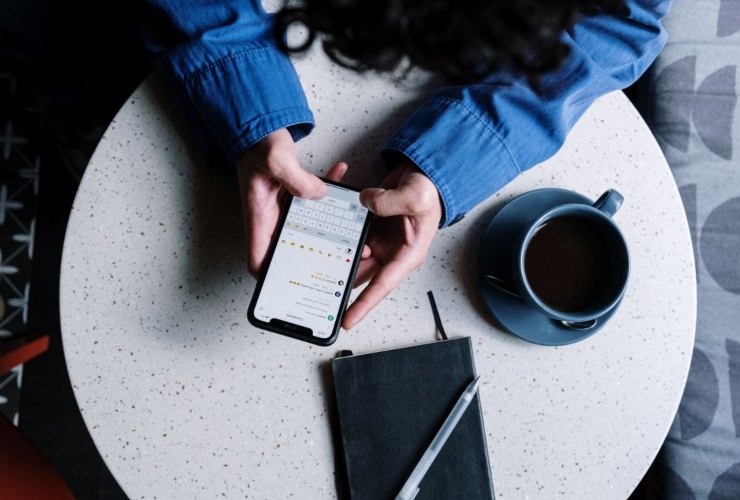 Spiare l'account del partner è illegale