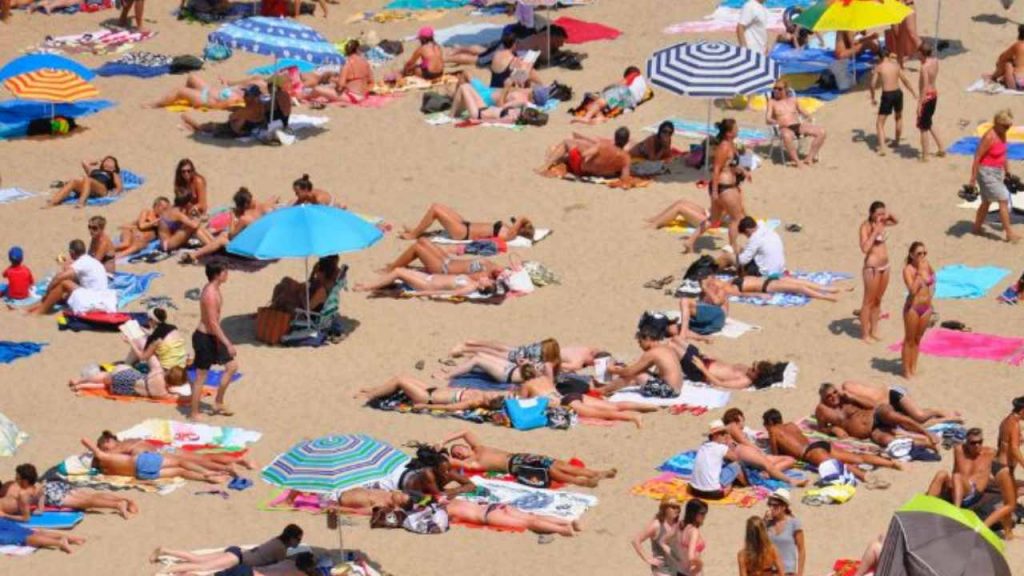 Stufi della spiaggia affollata
