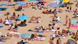 Stufi della spiaggia affollata