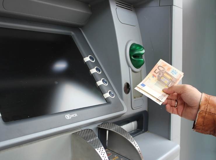 Addio ai bancomat