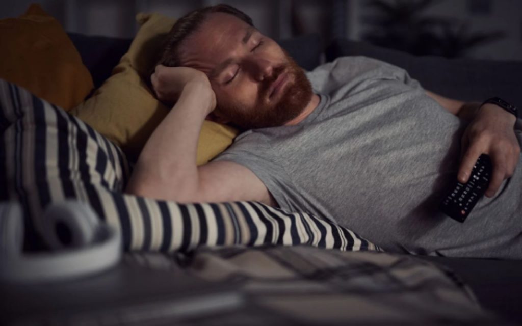perché non devi dormire con la tv accesa