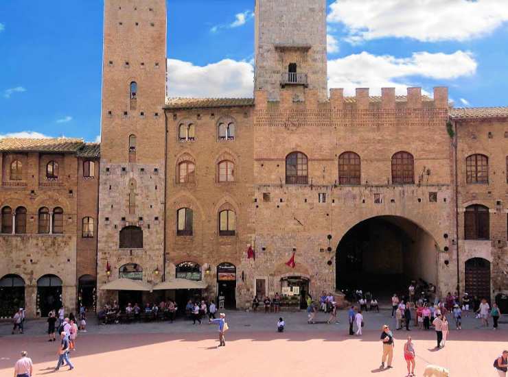 Borgo delle torri in Toscana